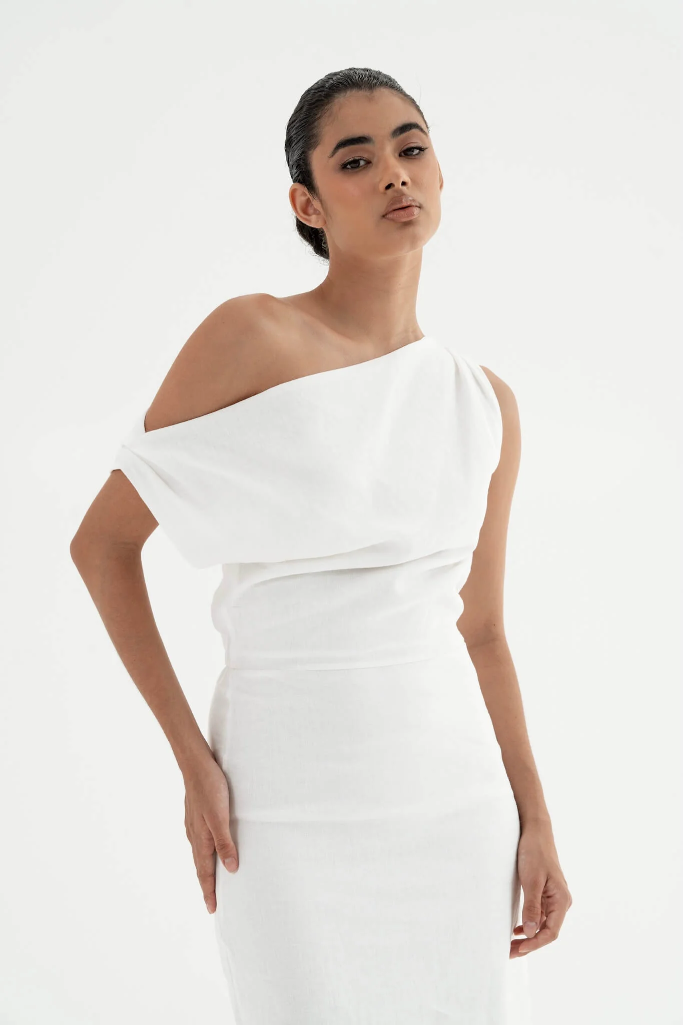 Sariya One-Shoulder Linen Dress - Image 14