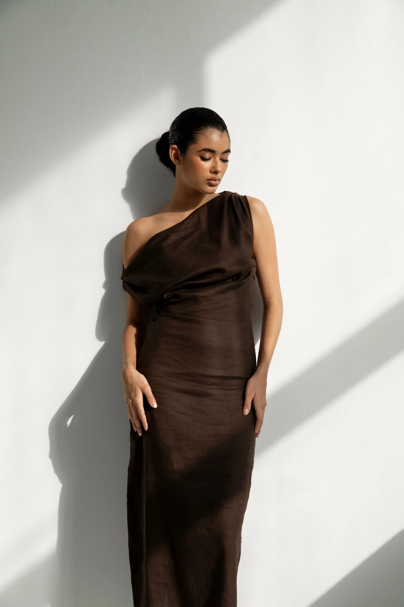 Sariya One-Shoulder Linen Dress - Image 5